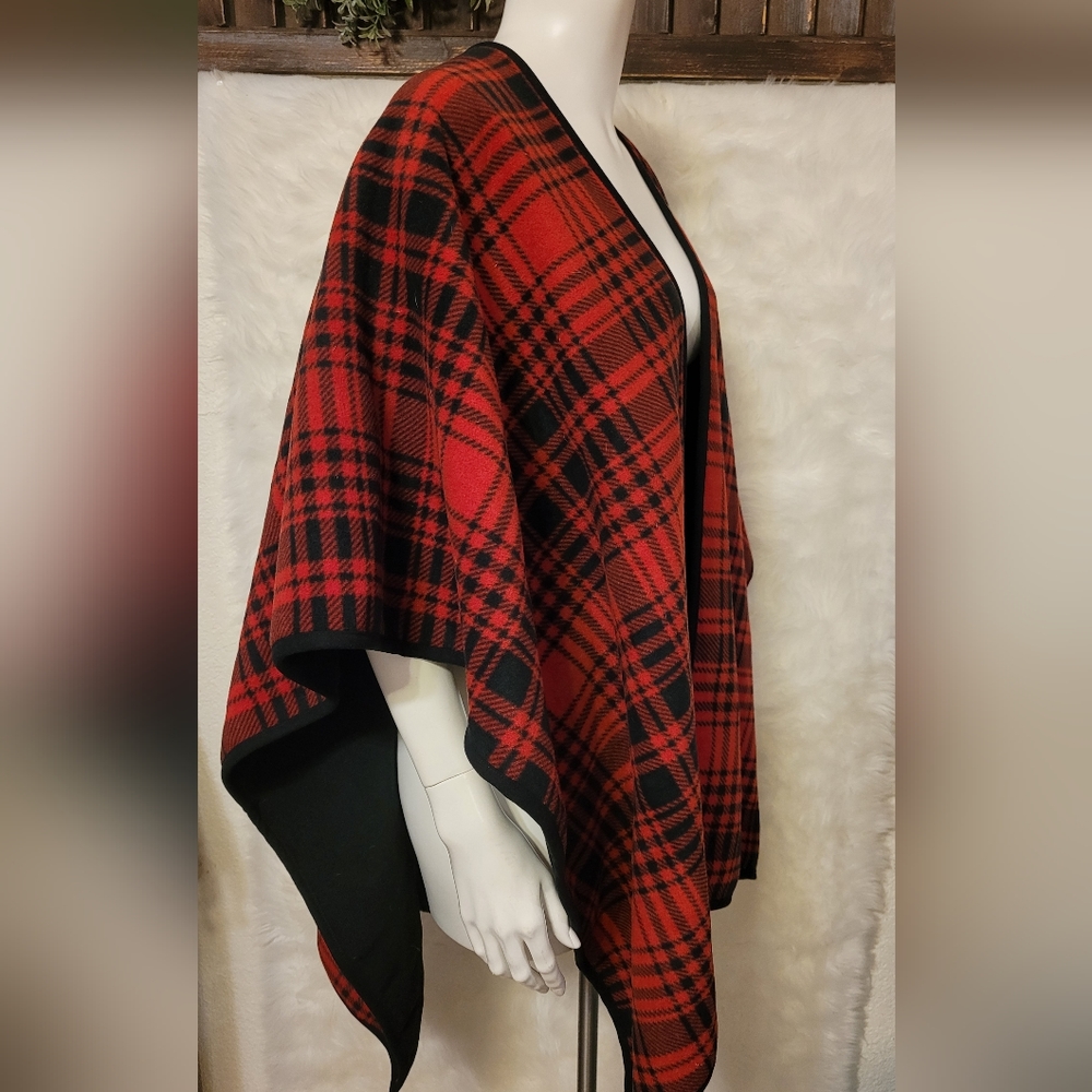 Woolrich Reversible Shaw Poncho - Picture 2 of 5
